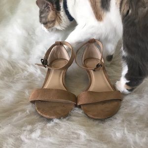 Old Navy Sandal Kitten Heel size 7